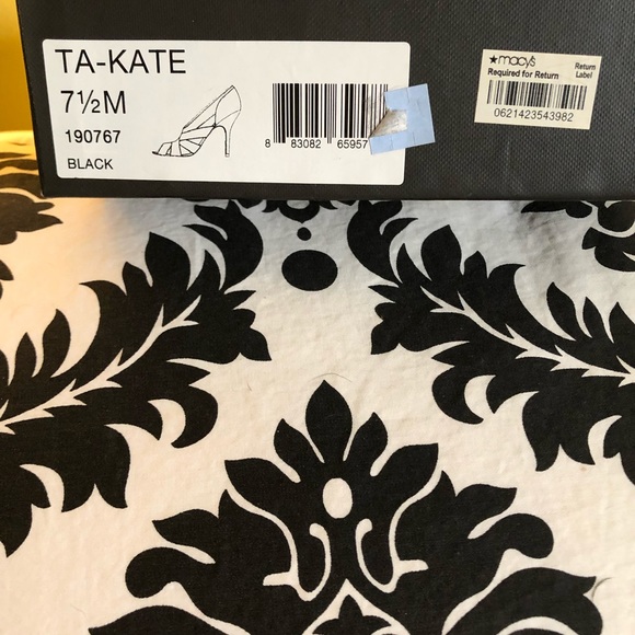 Nib never worn 7.5 black Tahari shoes - Picture 4 of 6